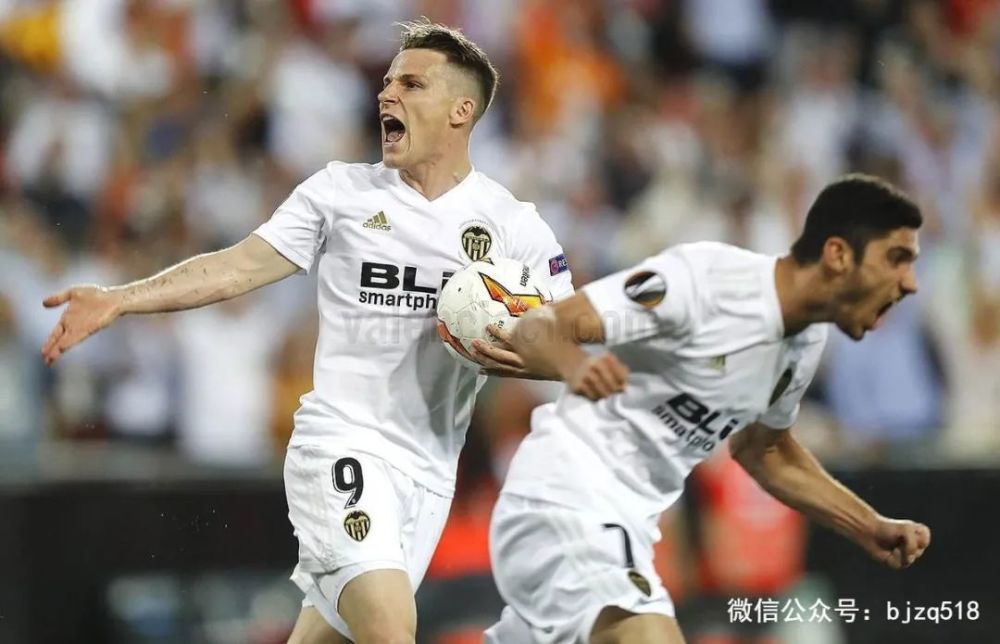 乐鱼app冲刺阶段体能课后，阿斯顿维拉单刀错失备战西甲，引发热议，临场指挥获称赞的简单介绍